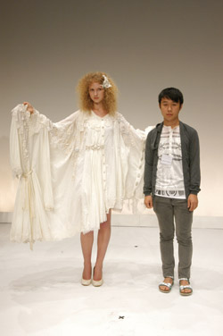 photo_Winner of 2007 Designer Prize Grand Prix Winner: Khatikasemlert Chalermkiat